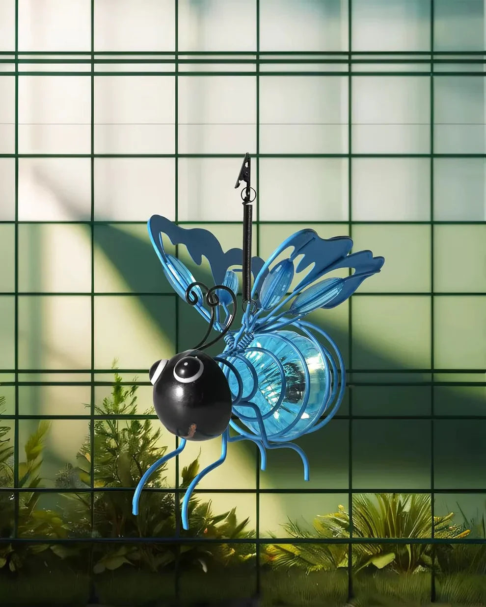 GlowLink™ Solar Bee Light – Outdoor Hanging Garden Lantern